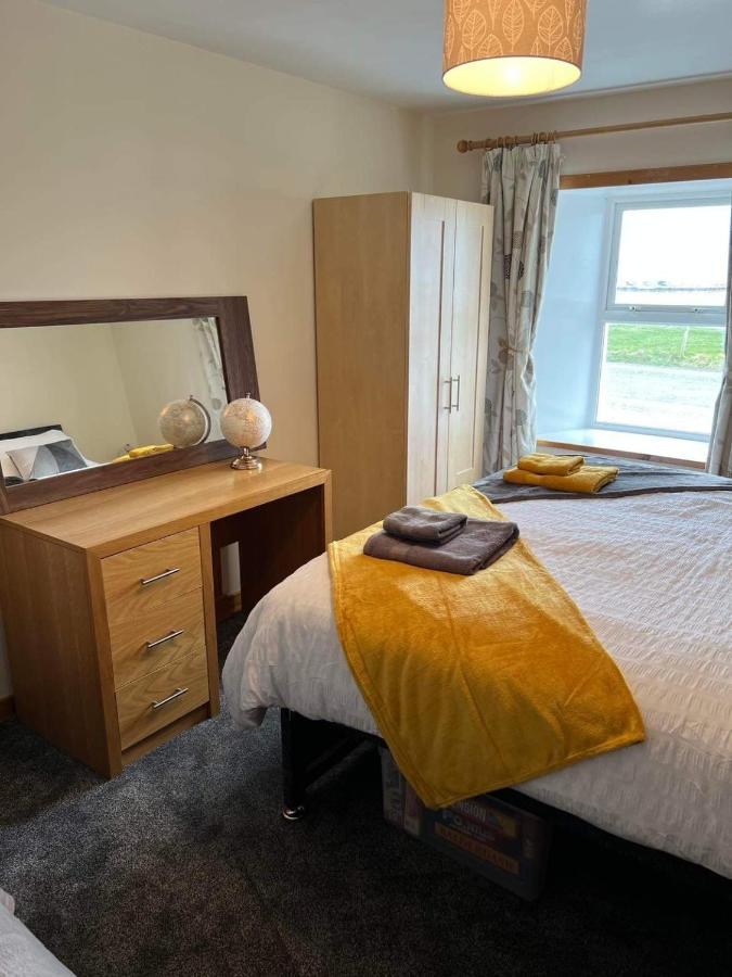 2 Bedroom House Overlooking Pierowall Bay, Westray Buitenkant foto